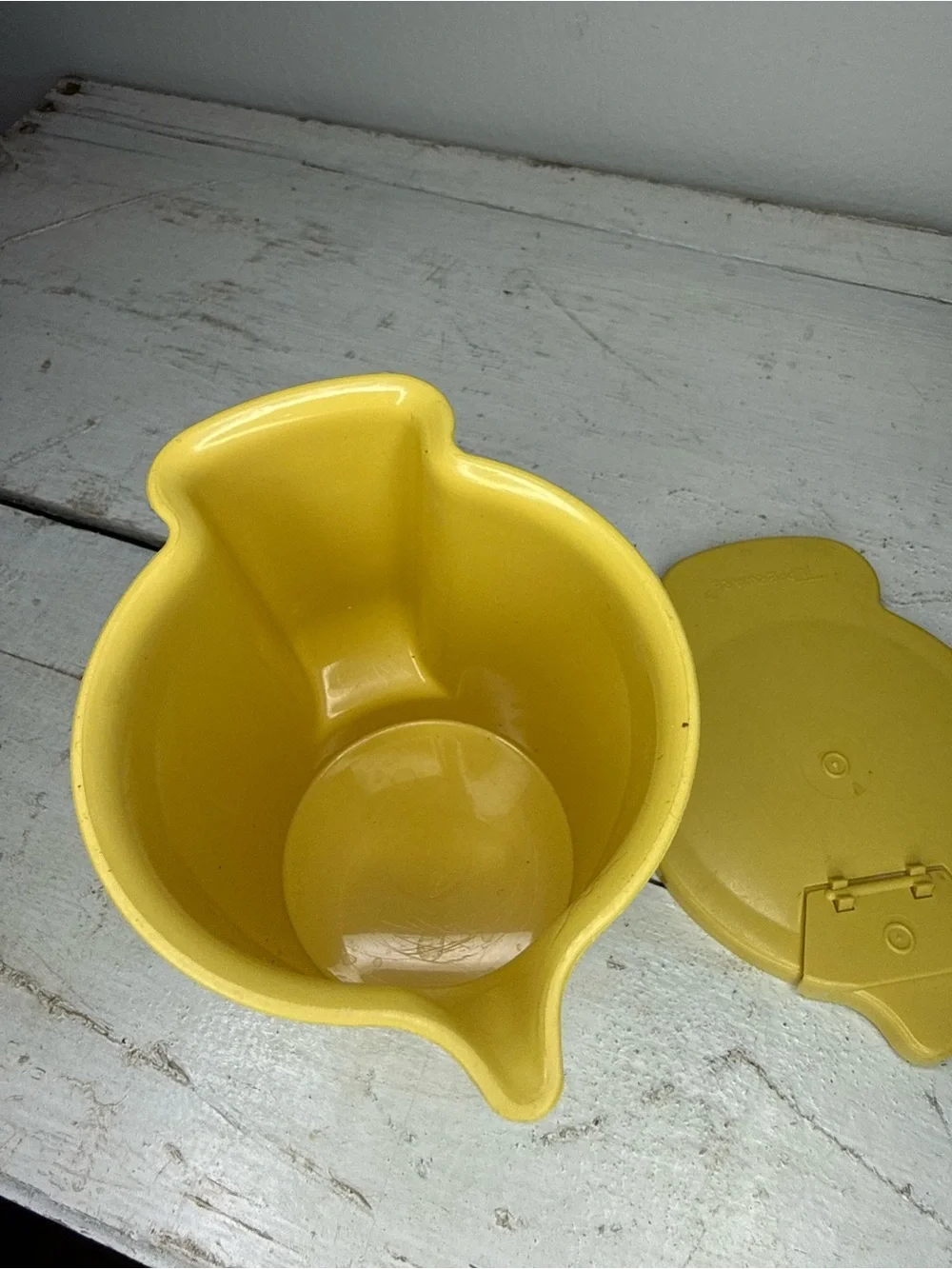 Vintage TUPPERWARE Creamer 574-12 Flip Top Yellow Harvest Gold Made In USA, T